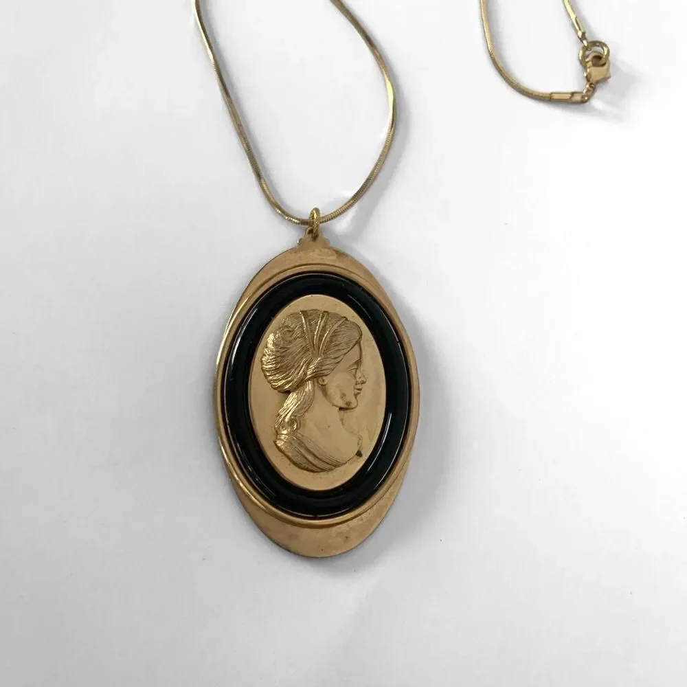 Vintage Avon Gold Cameo Pendant Necklace
